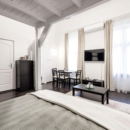 Charming Downtown Hideaway Steps From New York Cafe! Apartman Budapest Kültér fotó