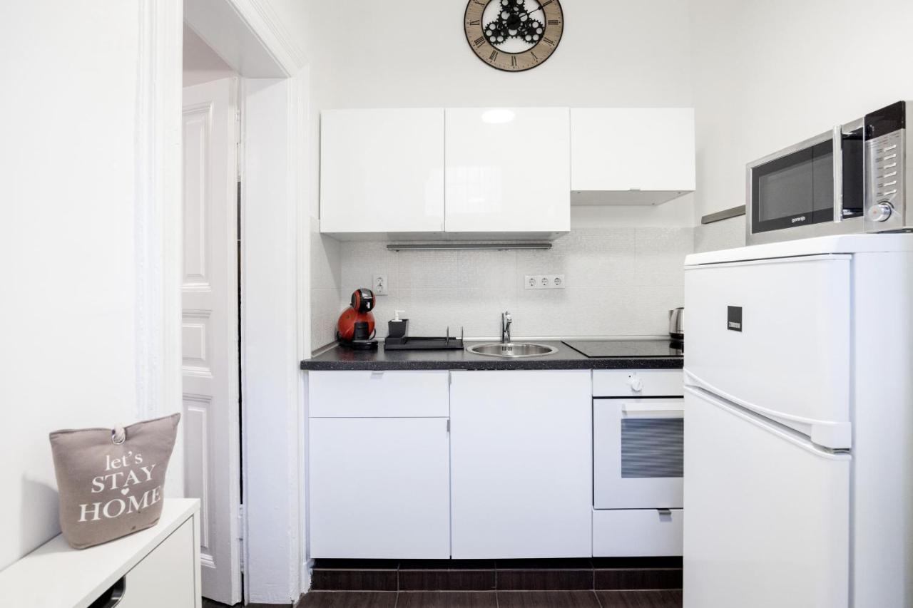 Charming Downtown Hideaway Steps From New York Cafe! Apartman Budapest Kültér fotó