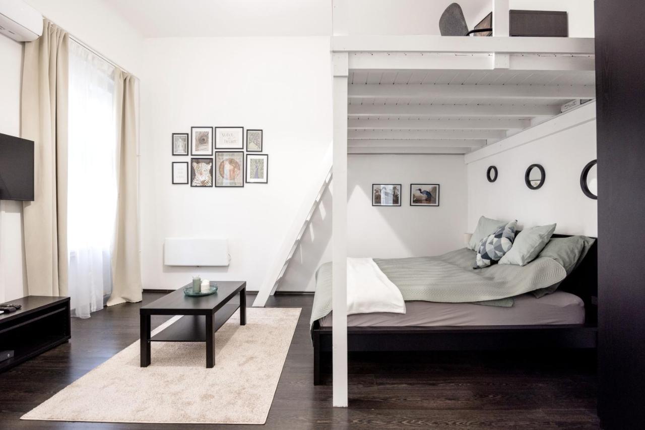 Charming Downtown Hideaway Steps From New York Cafe! Apartman Budapest Kültér fotó