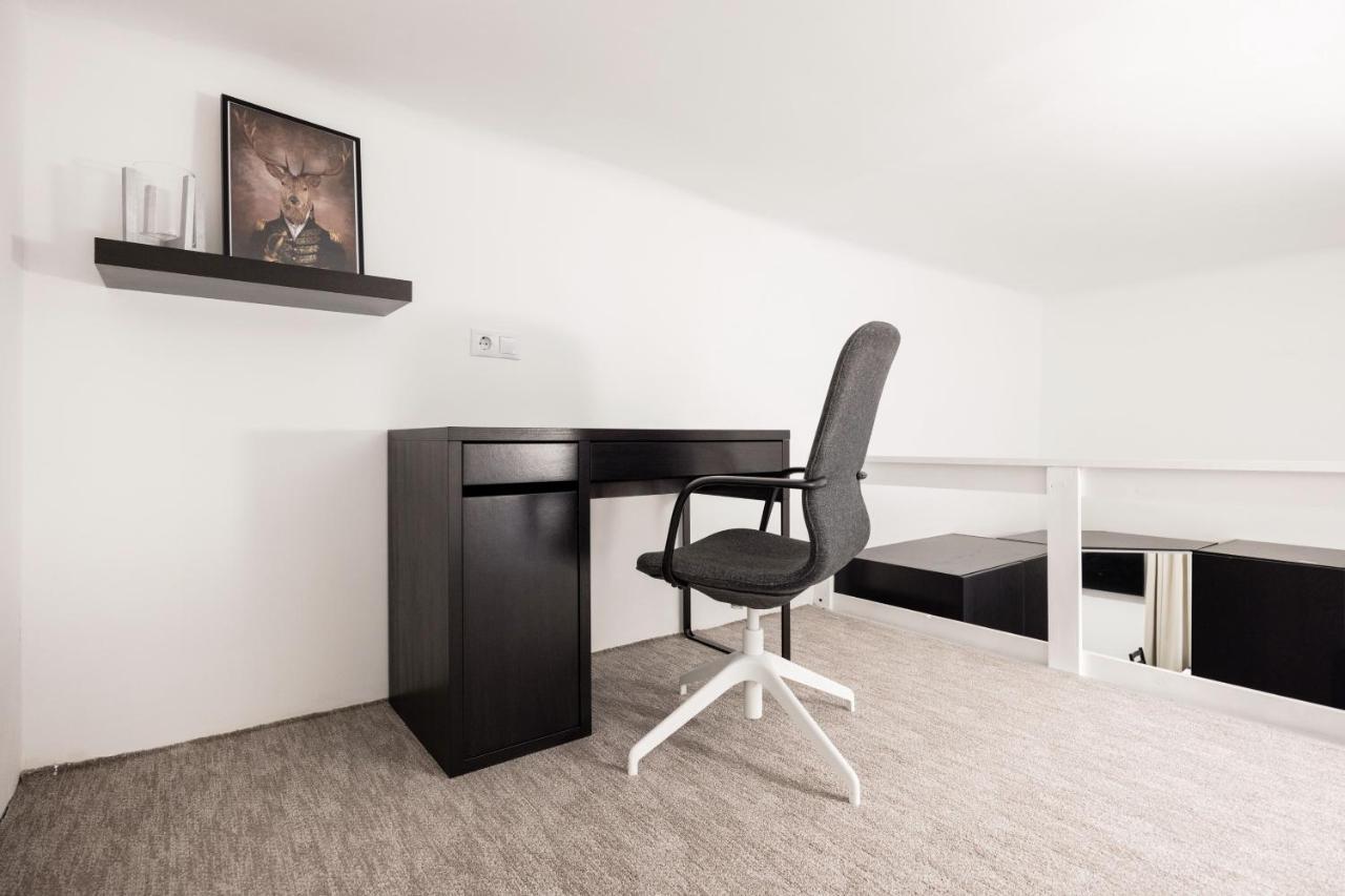 Charming Downtown Hideaway Steps From New York Cafe! Apartman Budapest Kültér fotó