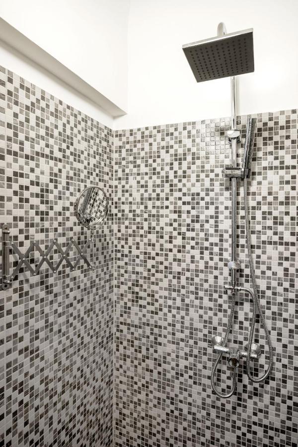 Charming Downtown Hideaway Steps From New York Cafe! Apartman Budapest Kültér fotó